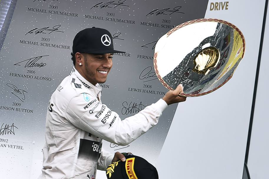 Hamilton porta a 28 i punti di vantaggio in classifica sul compagno Rosberg. Afp